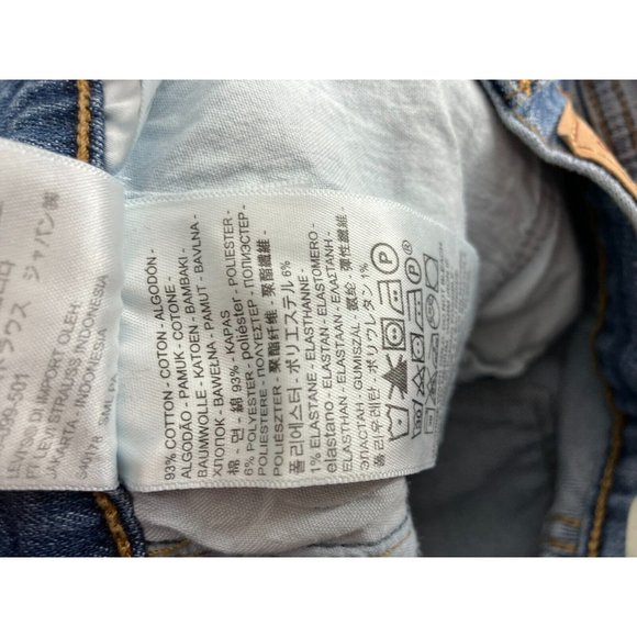Levis Wedgie Skinny Sz 26 Light Wash Distressed Frayed Hem Button Fly Crop - Picture 6 of 10